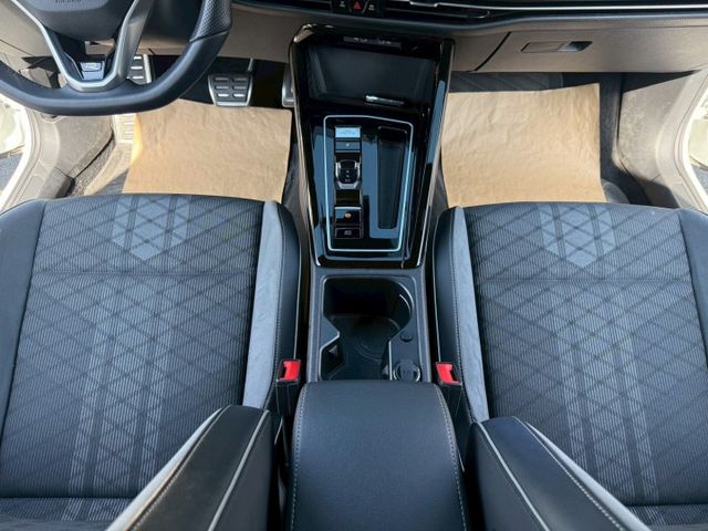 R-Line 原版件 原廠保固 配備~天窗/ACC/無線充電座/HK音響/HUD/電尾門 (海佃店)  第13張相片