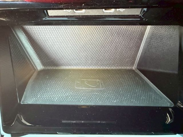 R-Line 原版件 原廠保固 配備~天窗/ACC/無線充電座/HK音響/HUD/電尾門 (海佃店)  第14張相片