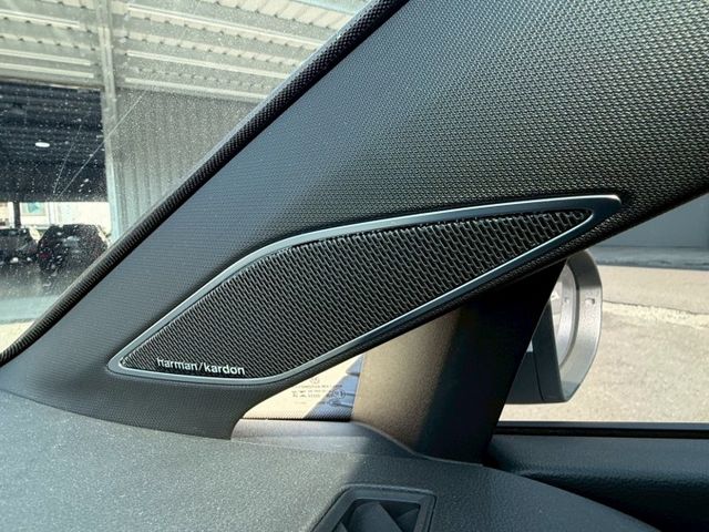 R-Line 原版件 原廠保固 配備~天窗/ACC/無線充電座/HK音響/HUD/電尾門 (海佃店)  第15張相片