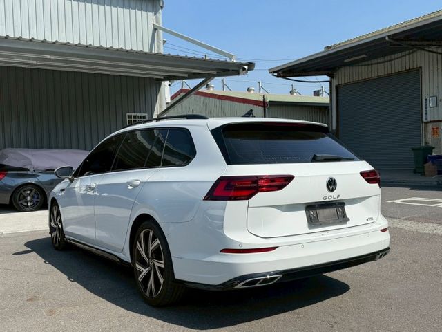 R-Line 原版件 原廠保固 配備~天窗/ACC/無線充電座/HK音響/HUD/電尾門 (海佃店)  第20張相片