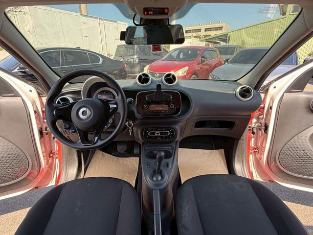 PURE 原版件 實跑5萬多公里 配備~定速/5具安全氣囊/循跡防滑/怠速熄火/胎壓偵測 (海佃店)  第7張相片