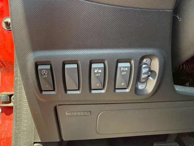 PURE 原版件 實跑5萬多公里 配備~定速/5具安全氣囊/循跡防滑/怠速熄火/胎壓偵測 (海佃店)  第12張相片