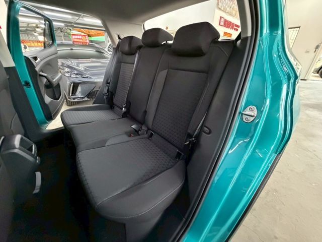 原版件 原廠保養 配備~I-KEY/ACC/換檔撥片/無線充電座/車道偏移/Apple CarPlay/導航 (北安店)  第5張相片