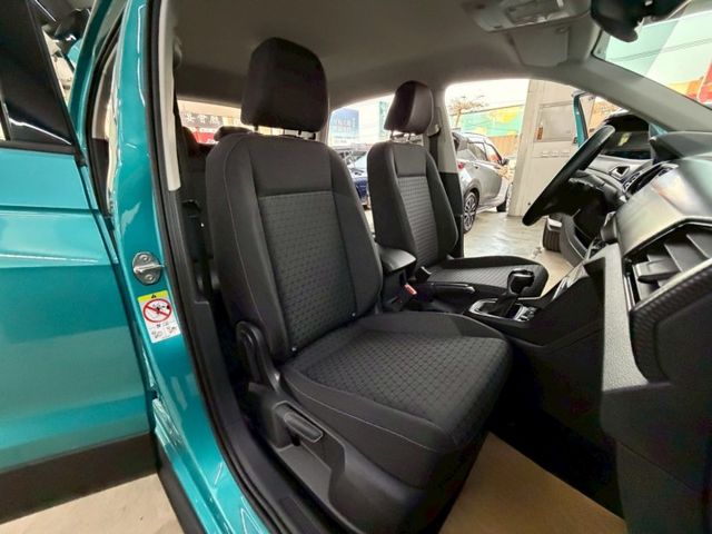 原版件 原廠保養 配備~I-KEY/ACC/換檔撥片/無線充電座/車道偏移/Apple CarPlay/導航 (北安店)  第6張相片