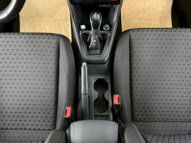 原版件 原廠保養 配備~I-KEY/ACC/換檔撥片/無線充電座/車道偏移/Apple CarPlay/導航 (北安店)  第13張相片