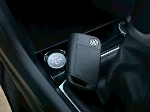 原版件 原廠保養 配備~I-KEY/ACC/換檔撥片/無線充電座/車道偏移/Apple CarPlay/導航 (北安店)  第14張相片