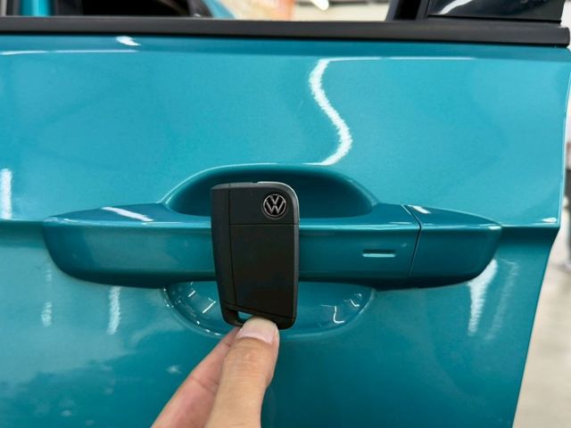 原版件 原廠保養 配備~I-KEY/ACC/換檔撥片/無線充電座/車道偏移/Apple CarPlay/導航 (北安店)  第16張相片