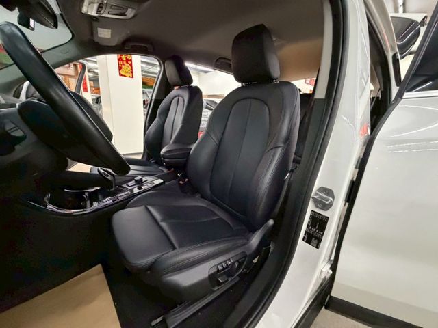 原版件 19年式~配備~I-KEY/單記憶椅/雙電動椅/電子手煞車/車道偏移/倒車顯影/電尾門 (海佃店)  第4張相片