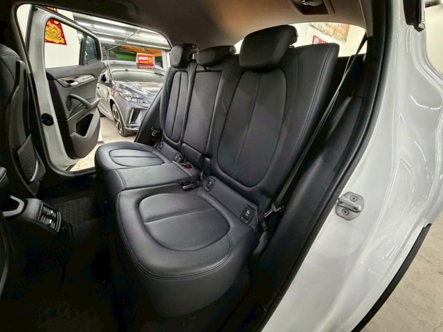 原版件 19年式~配備~I-KEY/單記憶椅/雙電動椅/電子手煞車/車道偏移/倒車顯影/電尾門 (海佃店)  第5張相片