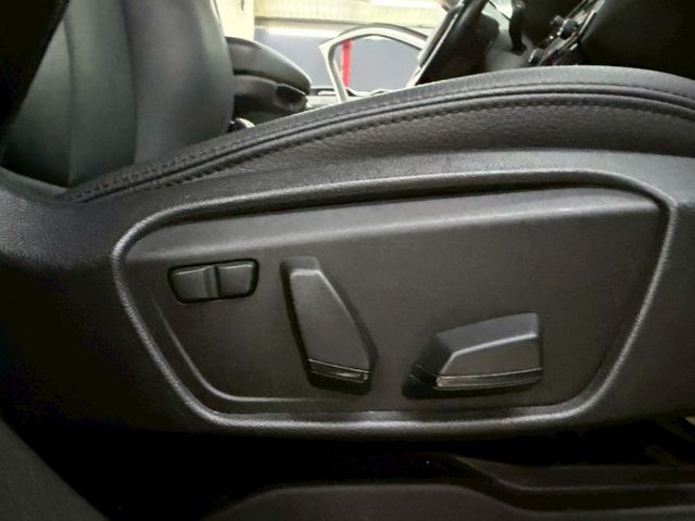 原版件 19年式~配備~I-KEY/單記憶椅/雙電動椅/電子手煞車/車道偏移/倒車顯影/電尾門 (海佃店)  第15張相片