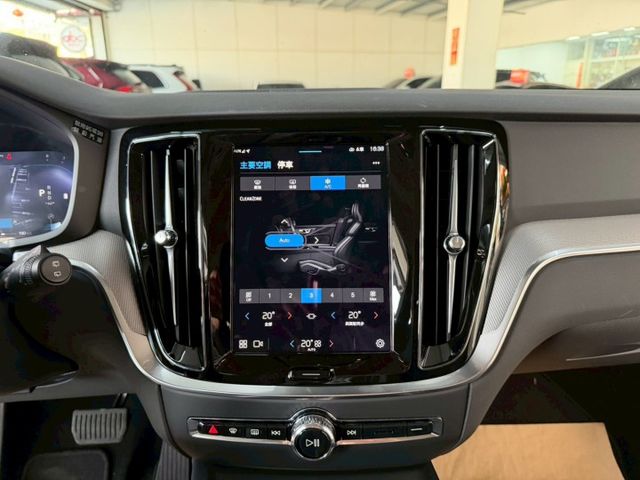 原廠保固 原版件 雙記憶椅/ACC/HUD/盲點/環景/HK音響/無線充電座/電尾門 (北安店)  第9張相片