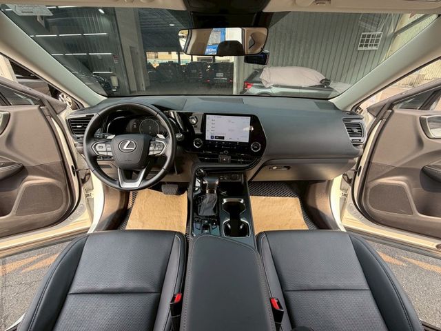 豪華版 全車原鈑件 雙熱電椅/ACC/車道置中/CARPLAY/電尾門/盲點/I-KEY/倒車顯影 (海佃店)  第8張相片