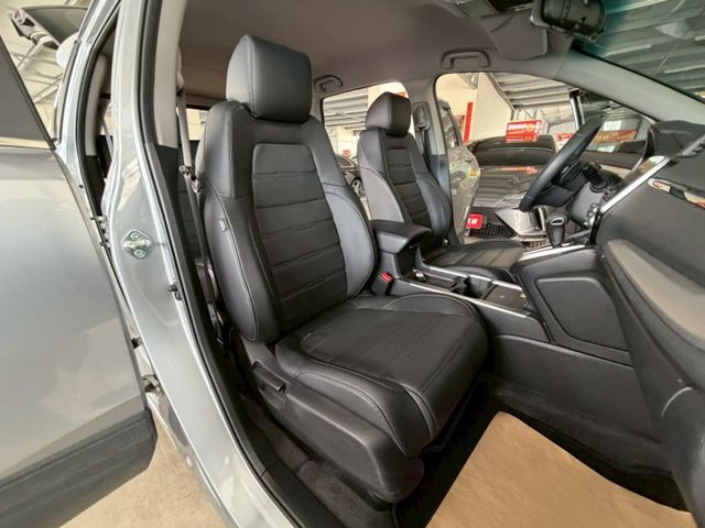 VTI-S 原廠保養 原版件 環景/車道偏移/無線充電座/盲點/換檔撥片/Apple CarPlay/電尾門 (北安店)  第5張相片