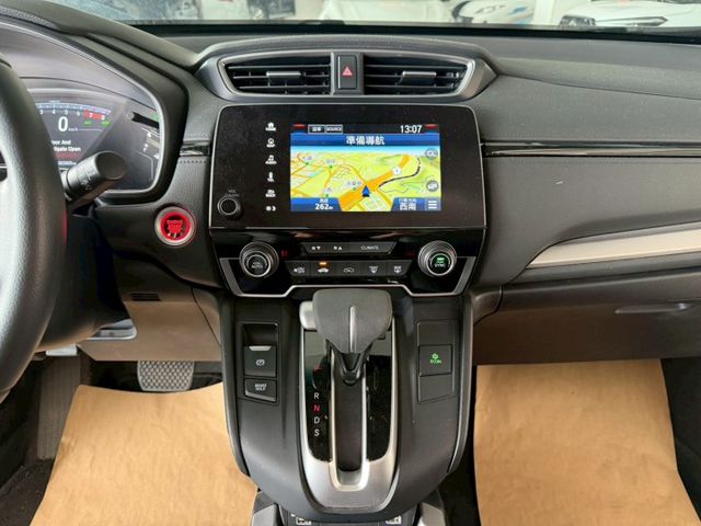 VTI-S 原廠保養 原版件 環景/車道偏移/無線充電座/盲點/換檔撥片/Apple CarPlay/電尾門 (北安店)  第9張相片