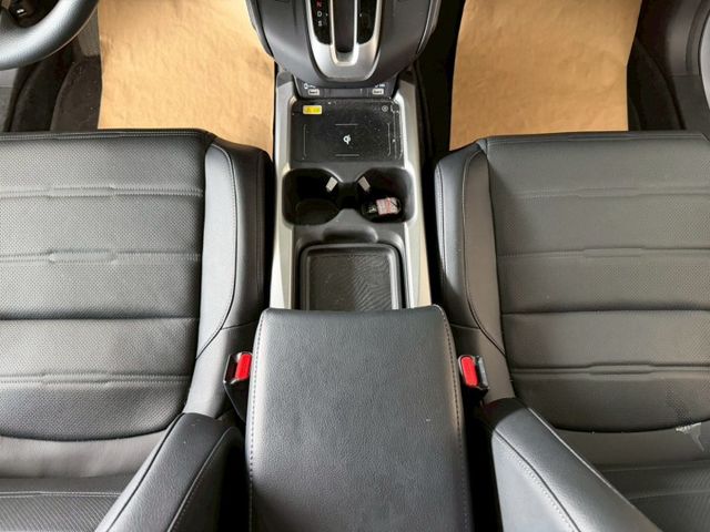 VTI-S 原廠保養 原版件 環景/車道偏移/無線充電座/盲點/換檔撥片/Apple CarPlay/電尾門 (北安店)  第12張相片