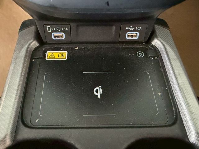 VTI-S 原廠保養 原版件 環景/車道偏移/無線充電座/盲點/換檔撥片/Apple CarPlay/電尾門 (北安店)  第15張相片