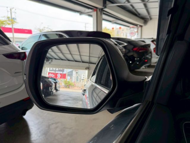 VTI-S 原廠保養 原版件 環景/車道偏移/無線充電座/盲點/換檔撥片/Apple CarPlay/電尾門 (北安店)  第16張相片