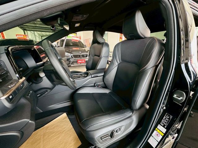 原版件 原廠保固 配備~雙電動椅/HUD/無線Apple CarPlay/環景/盲點/車道偏移 (北安店)  第3張相片