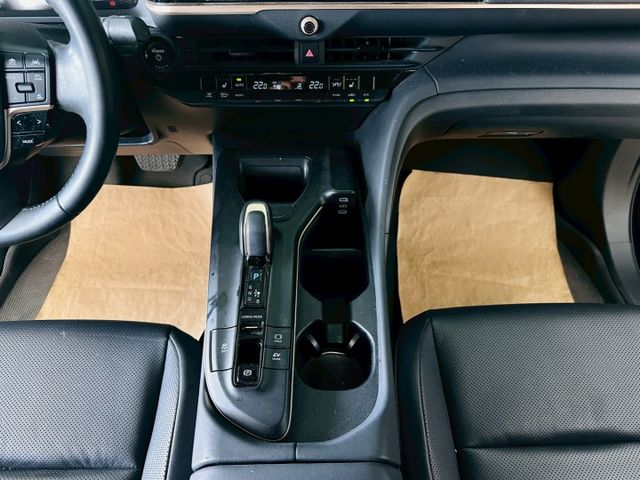 原版件 原廠保固 配備~雙電動椅/HUD/無線Apple CarPlay/環景/盲點/車道偏移 (北安店)  第13張相片