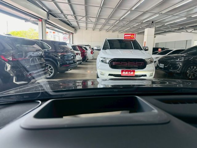 原版件 原廠保固 配備~雙電動椅/HUD/無線Apple CarPlay/環景/盲點/車道偏移 (北安店)  第14張相片