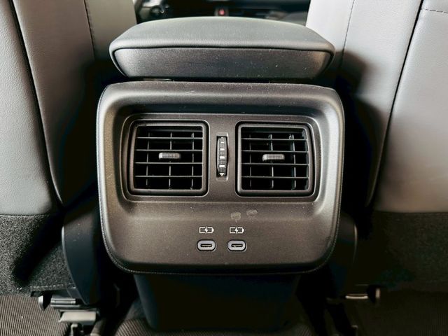 原版件 原廠保固 配備~雙電動椅/HUD/無線Apple CarPlay/環景/盲點/車道偏移 (北安店)  第16張相片