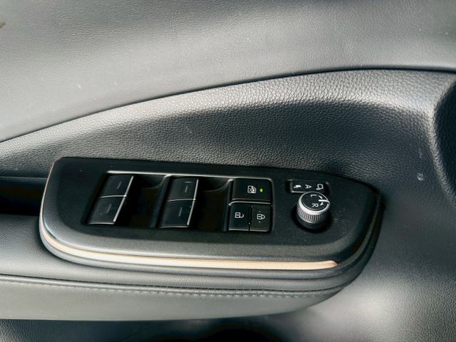 原版件 原廠保固 配備~雙電動椅/HUD/無線Apple CarPlay/環景/盲點/車道偏移 (北安店)  第17張相片