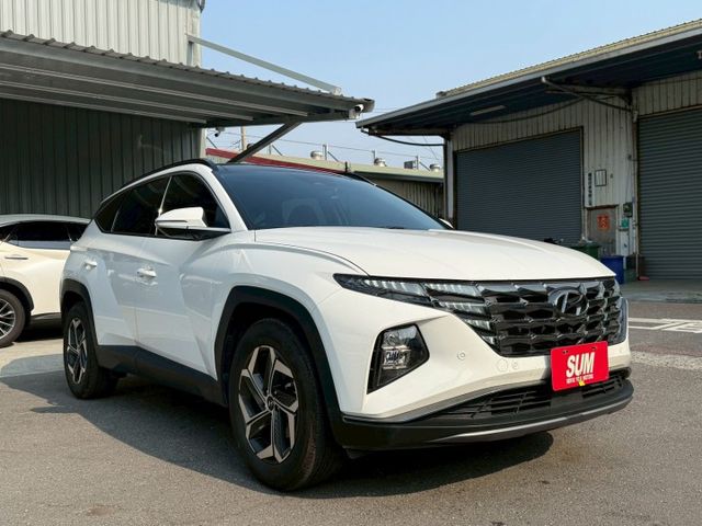 原版件 原廠保固 配備~全景天窗/ACC/單電動椅/無線充電座/環景/車道維持/換檔撥片/HUD/電尾門 (海佃店)  第2張相片