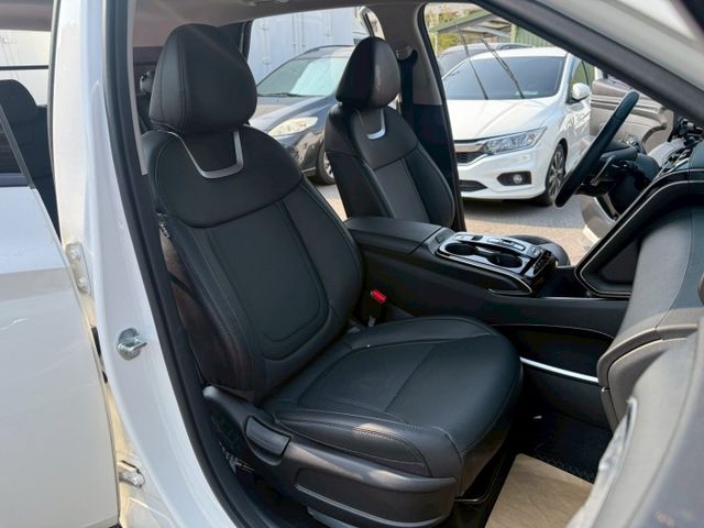 原版件 原廠保固 配備~全景天窗/ACC/單電動椅/無線充電座/環景/車道維持/換檔撥片/HUD/電尾門 (海佃店)  第5張相片