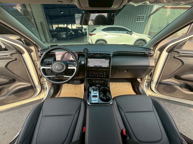 原版件 原廠保固 配備~全景天窗/ACC/單電動椅/無線充電座/環景/車道維持/換檔撥片/HUD/電尾門 (海佃店)  第7張相片