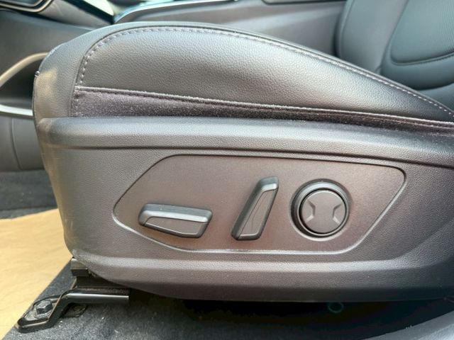 原版件 原廠保固 配備~全景天窗/ACC/單電動椅/無線充電座/環景/車道維持/換檔撥片/HUD/電尾門 (海佃店)  第13張相片