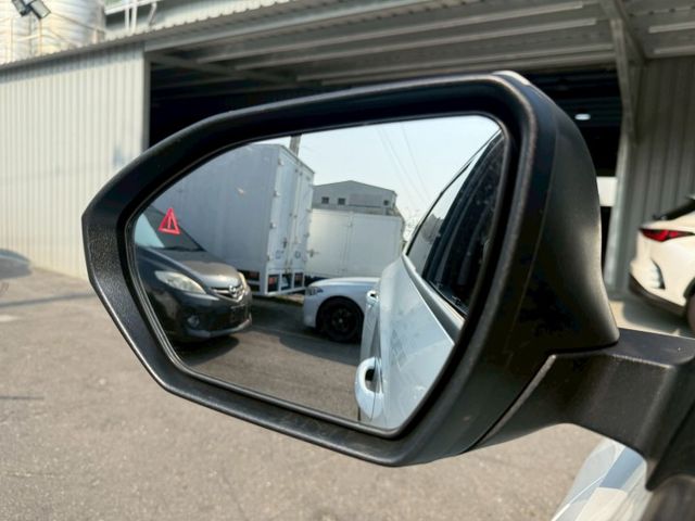 原版件 原廠保固 配備~全景天窗/ACC/單電動椅/無線充電座/環景/車道維持/換檔撥片/HUD/電尾門 (海佃店)  第15張相片