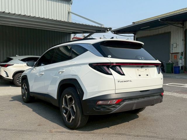 原版件 原廠保固 配備~全景天窗/ACC/單電動椅/無線充電座/環景/車道維持/換檔撥片/HUD/電尾門 (海佃店)  第20張相片