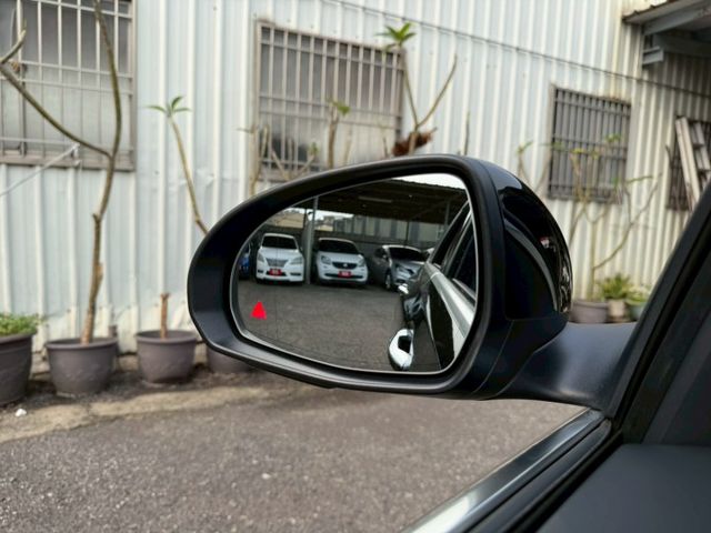 原版件 配備~雙記憶椅/ACC/換檔撥片/無線充電座/環景/盲點/Apple CarPlay/電尾門 (北安店)  第16張相片