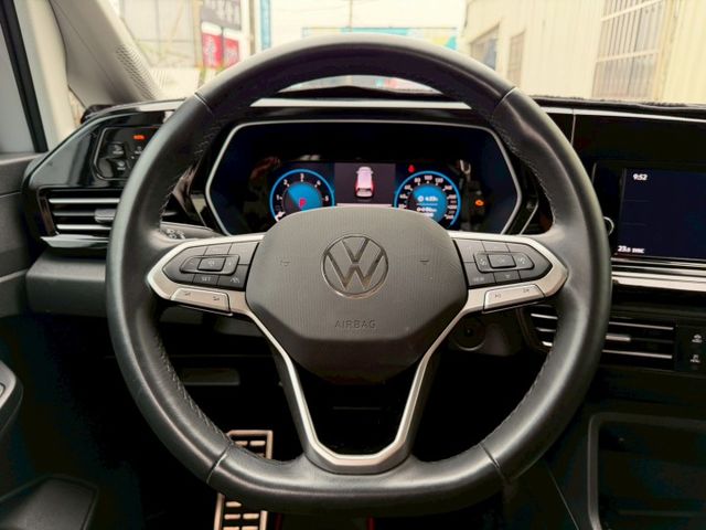 選配原廠露營設備:車邊帳.流理臺.炊煮平台.床墊.床架 配備~ACC/無線充電座/自動停車/CarPlay (北安店)  第8張相片