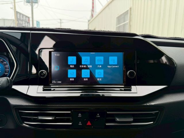 選配原廠露營設備:車邊帳.流理臺.炊煮平台.床墊.床架 配備~ACC/無線充電座/自動停車/CarPlay (北安店)  第9張相片