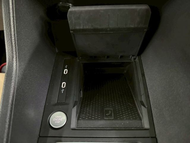 選配原廠露營設備:車邊帳.流理臺.炊煮平台.床墊.床架 配備~ACC/無線充電座/自動停車/CarPlay (北安店)  第12張相片