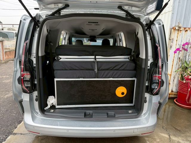 選配原廠露營設備:車邊帳.流理臺.炊煮平台.床墊.床架 配備~ACC/無線充電座/自動停車/CarPlay (北安店)  第17張相片