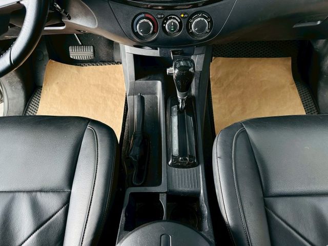 精緻版 原版件 配備~定速/方向盤音響控制/2安全氣囊/電動後視鏡/高低可調大燈 (北安店)  第11張相片