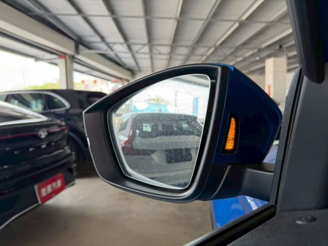 原版件 原廠保養 I-KEY/ACC/環景/Apple CarPlay/車道偏移/盲點/導航/電尾門 (北安店)  第17張相片