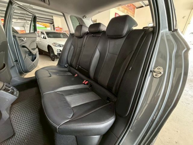 豪華動能版 原版件 雙電熱椅/ACC/盲點/環景/Apple CarPlay/車道偏移/盲點/電尾門 (北安店)  第4張相片