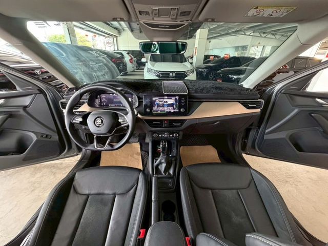 豪華動能版 原版件 雙電熱椅/ACC/盲點/環景/Apple CarPlay/車道偏移/盲點/電尾門 (北安店)  第7張相片