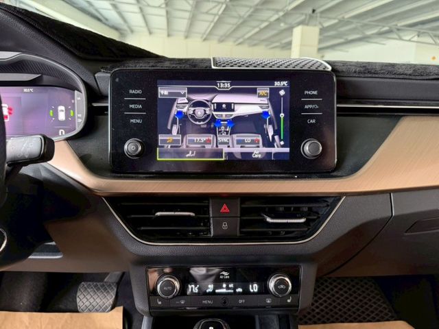 豪華動能版 原版件 雙電熱椅/ACC/盲點/環景/Apple CarPlay/車道偏移/盲點/電尾門 (北安店)  第9張相片