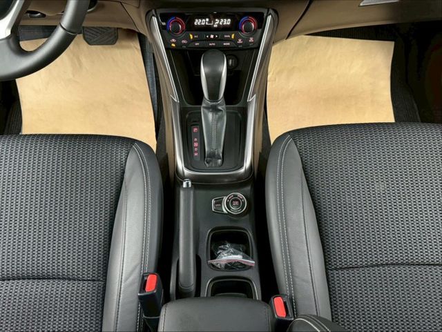 原版件 原廠保養 天窗/ACC/環景/換檔撥片/Apple CarPlay/盲點/車道偏移 (北安店)  第12張相片