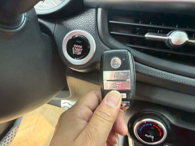 GT-Line 原版件 原廠保養 I-KEY/車道維持/Apple CarPlay/倒車顯影/電動後視鏡 (海佃店)  第14張相片