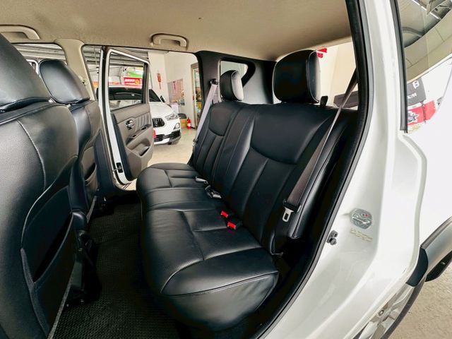 原版件 原廠保養 配備~倒車顯影/導航/HUD/胎壓偵測/數位電視/高低可調大燈 (北安店)  第5張相片