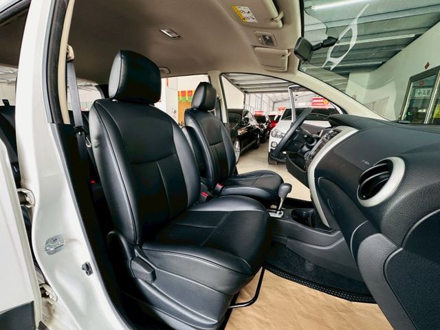 原版件 原廠保養 配備~倒車顯影/導航/HUD/胎壓偵測/數位電視/高低可調大燈 (北安店)  第6張相片