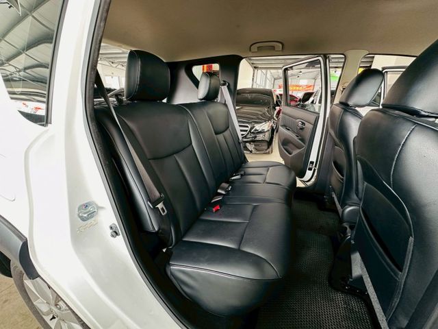 原版件 原廠保養 配備~倒車顯影/導航/HUD/胎壓偵測/數位電視/高低可調大燈 (北安店)  第7張相片