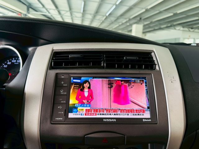 原版件 原廠保養 配備~倒車顯影/導航/HUD/胎壓偵測/數位電視/高低可調大燈 (北安店)  第12張相片