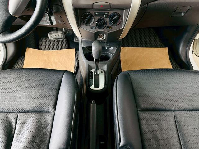 原版件 原廠保養 配備~倒車顯影/導航/HUD/胎壓偵測/數位電視/高低可調大燈 (北安店)  第13張相片