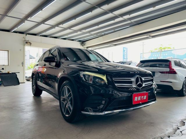 4MATIC 原廠保養 配備~天窗/I-KEY/定速/雙電動椅/換檔撥片/環景/導航/電尾門  (北安店)  第2張相片